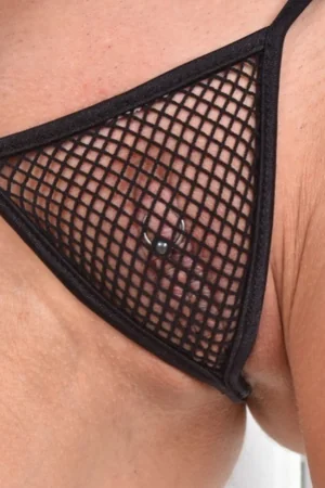 Piercing sulla figa di una giovane milf — foto 18
