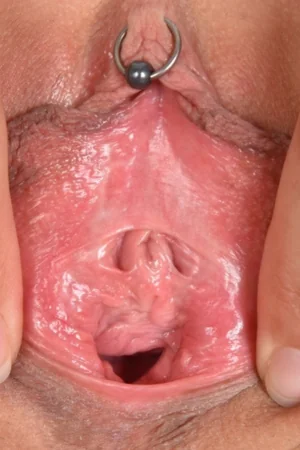 Piercing sulla figa di una giovane milf — foto 80
