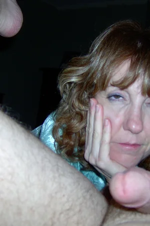 Foto con señora madura que chupa la polla y lame el culo de un tipo — foto 15