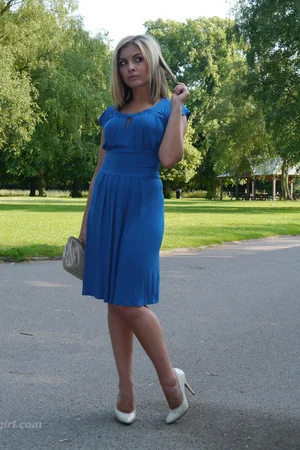 Attractive Milf in Blue Dress Poses Outside — photo 22