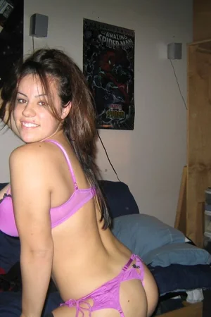 Foto com morena madura mostrando peitões em casa — foto 7