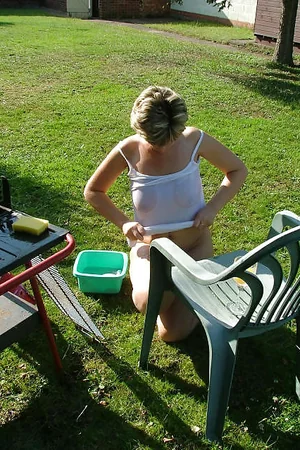 Beleza madura relaxa em casa de campo e acaricia peitinhos firmes — foto 73