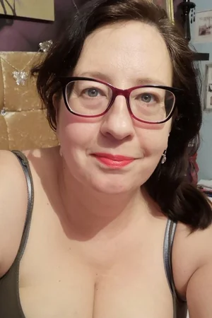 Mûre BBW montrant ses gros seins et son énorme fessier — photo 25
