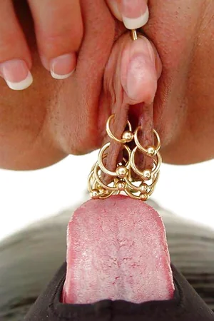 Gostosas mostrando bucetas em close e clitóris grandes — foto 106