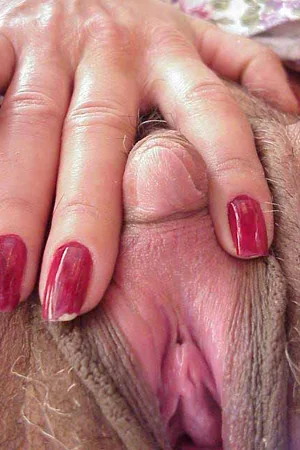 Gostosas mostrando bucetas em close e clitóris grandes — foto 119