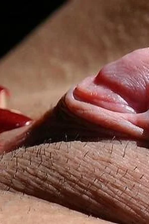 Gostosas mostrando bucetas em close e clitóris grandes — foto 90