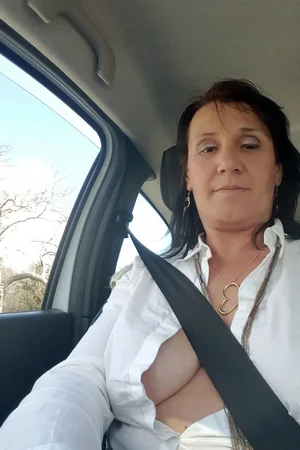 Brune adulte déchaînée aimant la variété dans sa vie intime — photo 13