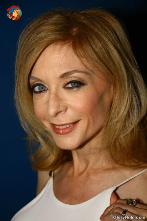 Fotos con la perra madura Nina Hartley a la que tanto le gustan los negros — foto 50
