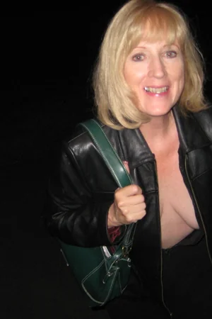 Rubia anciana muestra su cuerpo y chupa polla en fotos — foto 30