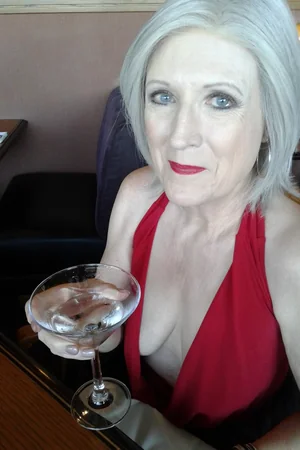 Rubia anciana muestra su cuerpo y chupa polla en fotos — foto 39