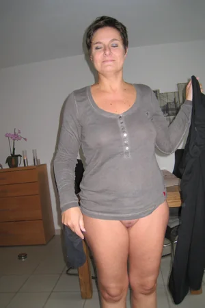 40 Year Old Lady Pulls Boyfriend's Dick — photo 18
