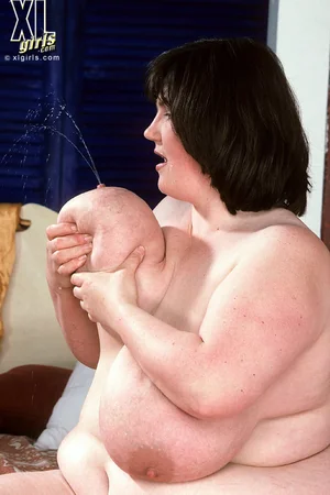 Very Fat Woman Masturbates Her Fatty Pussy — photo 22