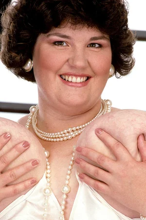 Very Fat Woman Masturbates Her Fatty Pussy — photo 24
