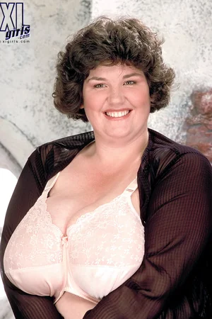Very Fat Woman Masturbates Her Fatty Pussy — photo 82