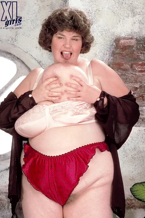 Very Fat Woman Masturbates Her Fatty Pussy — photo 83