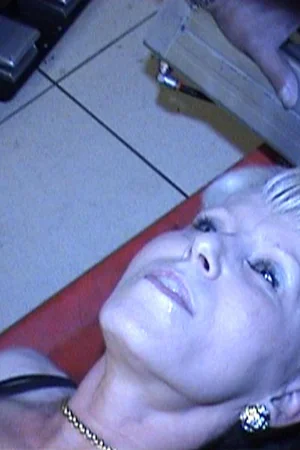vieja prostituta en medias le hace una mamada a joven cliente — foto 39