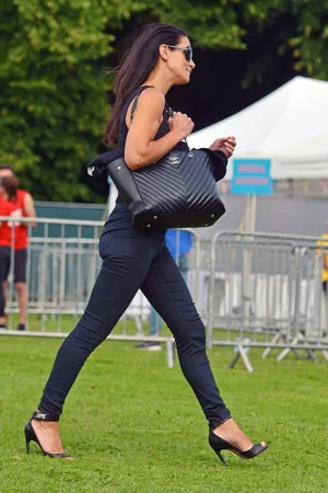 fotos da bela Kirsty Gallacher de biquíni e roupas justas — foto 53