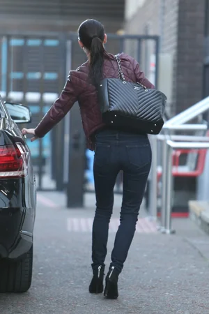 fotos da bela Kirsty Gallacher de biquíni e roupas justas — foto 56