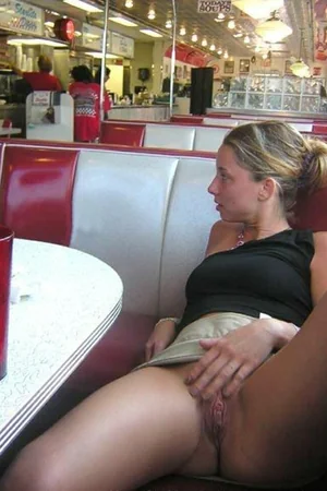 Capturas únicas de chicas sexis sin bragas — foto 115
