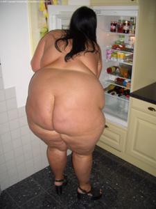 Фотографии в стиле ню очень жирной женщины с толстой жопой
