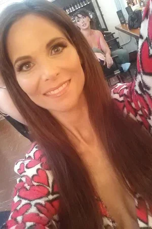 Selfies da safada peitudona Syren de Mer sem sutiã — foto 31