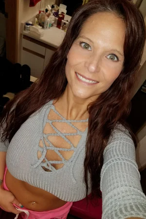 Selfies da safada peitudona Syren de Mer sem sutiã — foto 32