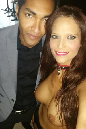 Selfies da safada peitudona Syren de Mer sem sutiã — foto 61