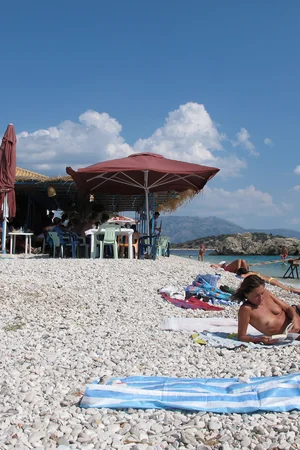 Explicit Pictures of Beautiful Italian Girl in Swimsuit and Nude on Beach — photo 16