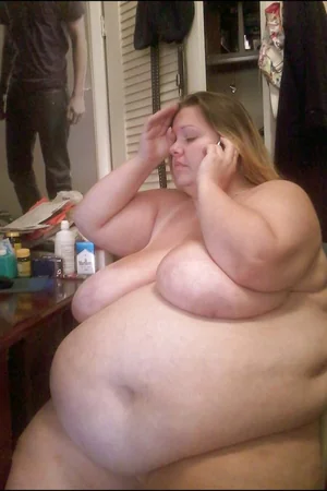 Pictures of Pregnant and Very Chubby Chicks Barefoot and Nude — photo 104