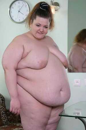 Pictures of Pregnant and Very Chubby Chicks Barefoot and Nude — photo 60