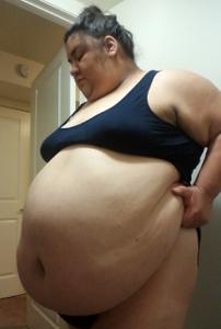 Фотографии беременных и просто очень жирных баб без трусов и без лифчика - фото #67