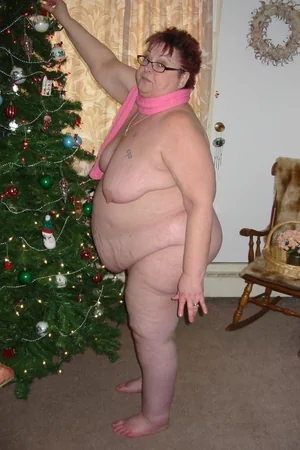Pictures of Pregnant and Very Chubby Chicks Barefoot and Nude — photo 78