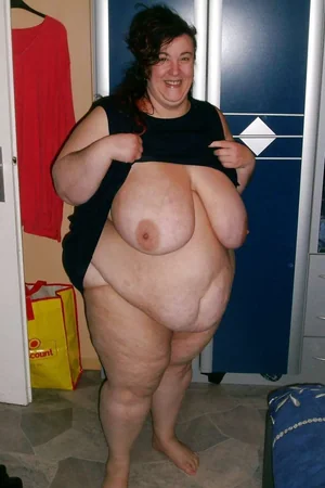 Pictures of Pregnant and Very Chubby Chicks Barefoot and Nude — photo 83