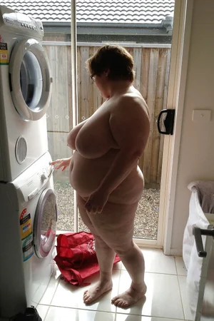 Pictures of Pregnant and Very Chubby Chicks Barefoot and Nude — photo 87