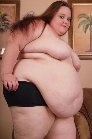 Pictures of Pregnant and Very Chubby Chicks Barefoot and Nude — photo 92