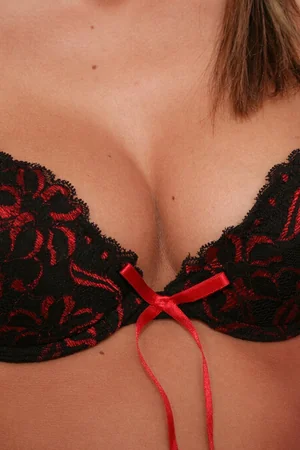 Spogliarello di una milf slanciata — foto 4