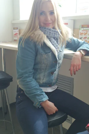 Sexy Russian Milf Flashing Her Pussy — photo 3