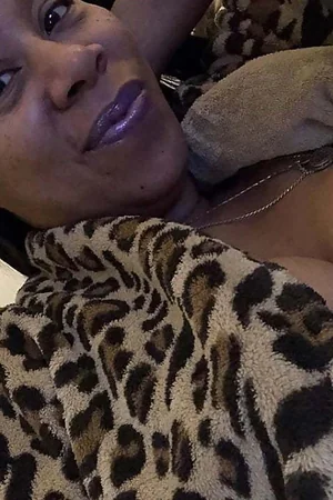 Érotisme de milf noire aux formes généreuses — photo 29