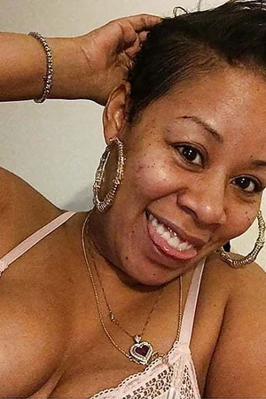 Érotisme de milf noire aux formes généreuses — photo 40