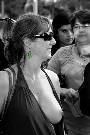 American Milf Constantly Flashes Tits — photo 110
