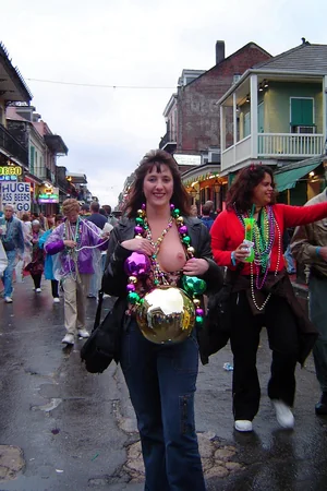 American Milf Constantly Flashes Tits — photo 24