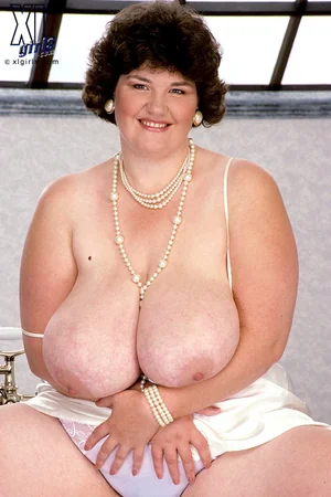 Hairy Pussy and Big Tits of Chubby Brunette — photo 13
