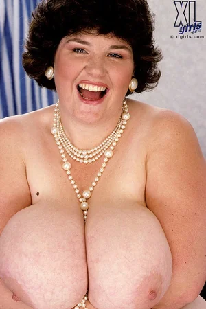 Hairy Pussy and Big Tits of Chubby Brunette — photo 40