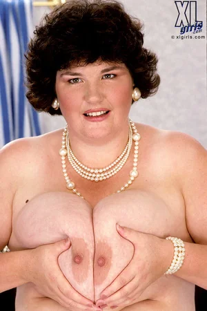 Hairy Pussy and Big Tits of Chubby Brunette — photo 42
