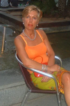 Mulher mais velha magra e tarada — foto 4