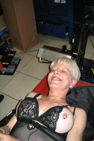 Mature Blonde Pays for Car Repair with Blowjob — photo 14