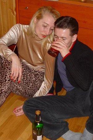 Étudiant saoule son prof et la baise — photo 3