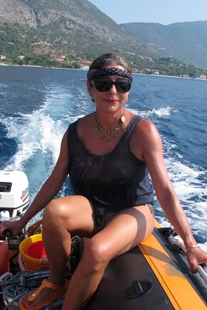 Mulher madura italiana ama tomar sol de topless — foto 18