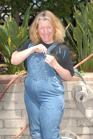 Mature Country Woman Stripping — photo 1