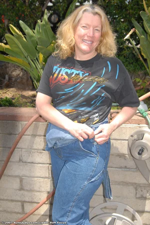 Mature Country Woman Stripping — photo 5